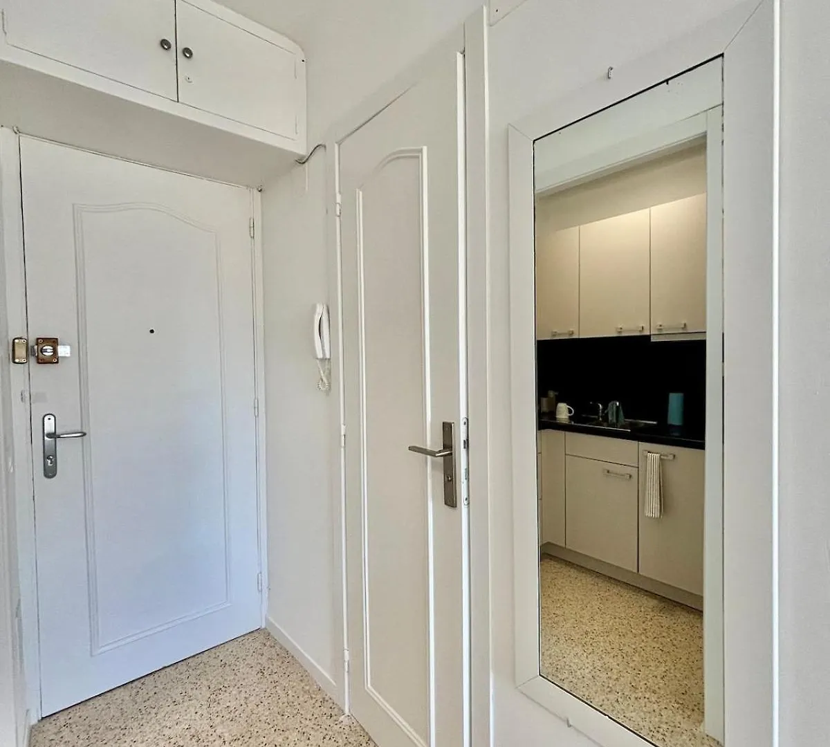 Apartment Sea View Studio With Balcony, Near Italy & Monaco Menton France